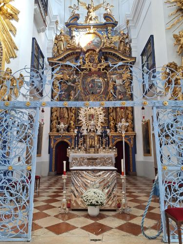 Altar_MariaPlain.jpg  